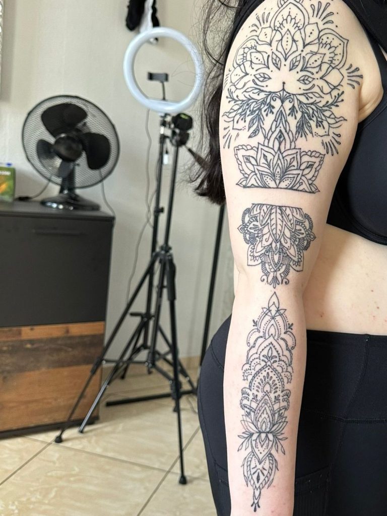 Tattoo Mandala Vorlage schwarz/weiß - Ornament - Line art