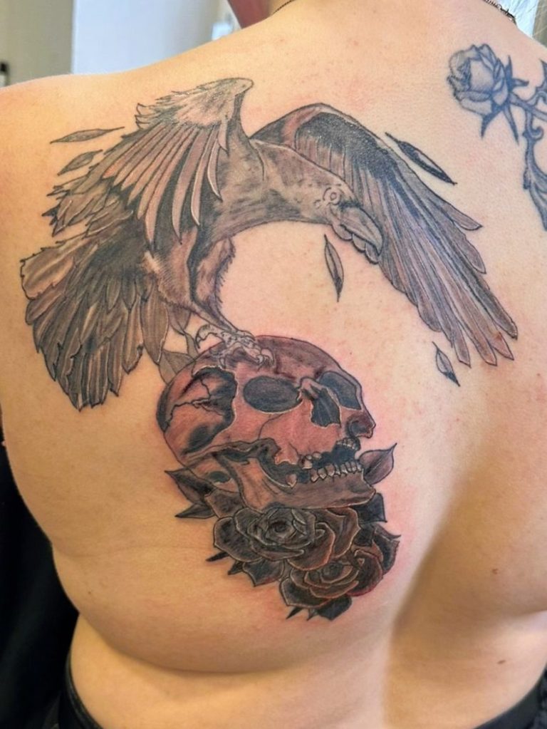 Tattoo - Schulter, Rücken, Rabe, Totenkopf
