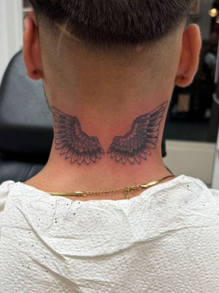 Tattoo Idee - Hals tattoo - Nacken tattoo - Flügel tattoo - Wings - Engelsflügel