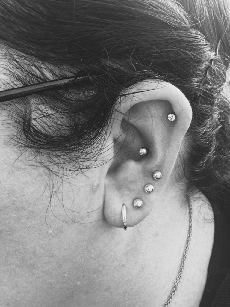 Helix - Conch - Tragus - Ohrpiercing - gepierctesOhr - Ohrschmuck - Piercing Idee - Schmuck