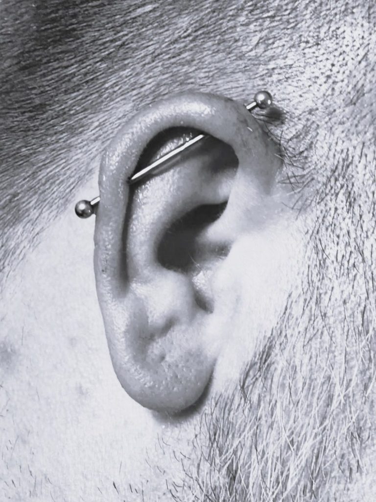 Ohrpiercing Industrial