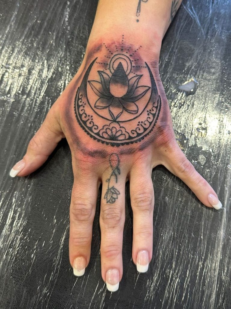 Tattoo - Hand, Mandala, Symbol, klein