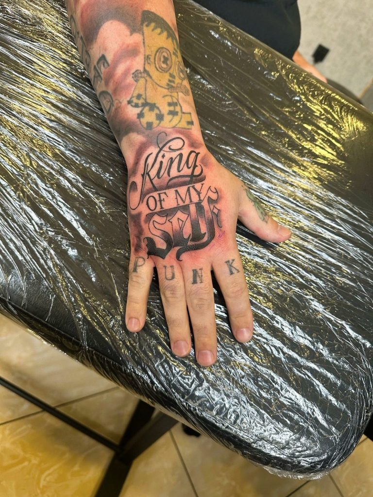 Tattoo Idee Hand, Spruch