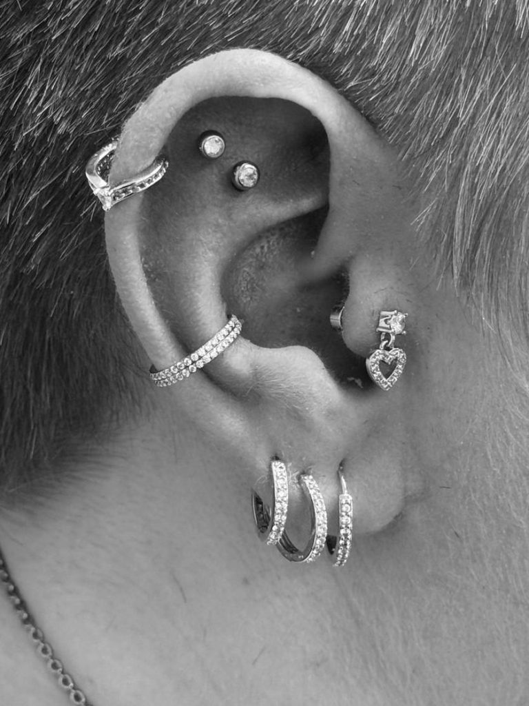 Helix - Conch - Tragus - Ohrpiercing - gepierctesOhr - Ohrschmuck - Piercing Idee - Schmuck