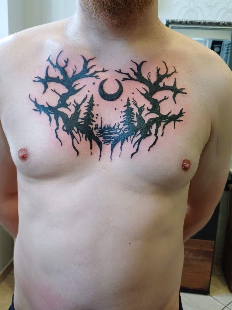 Tattoo - Brusttattoo - Bäume - Wald