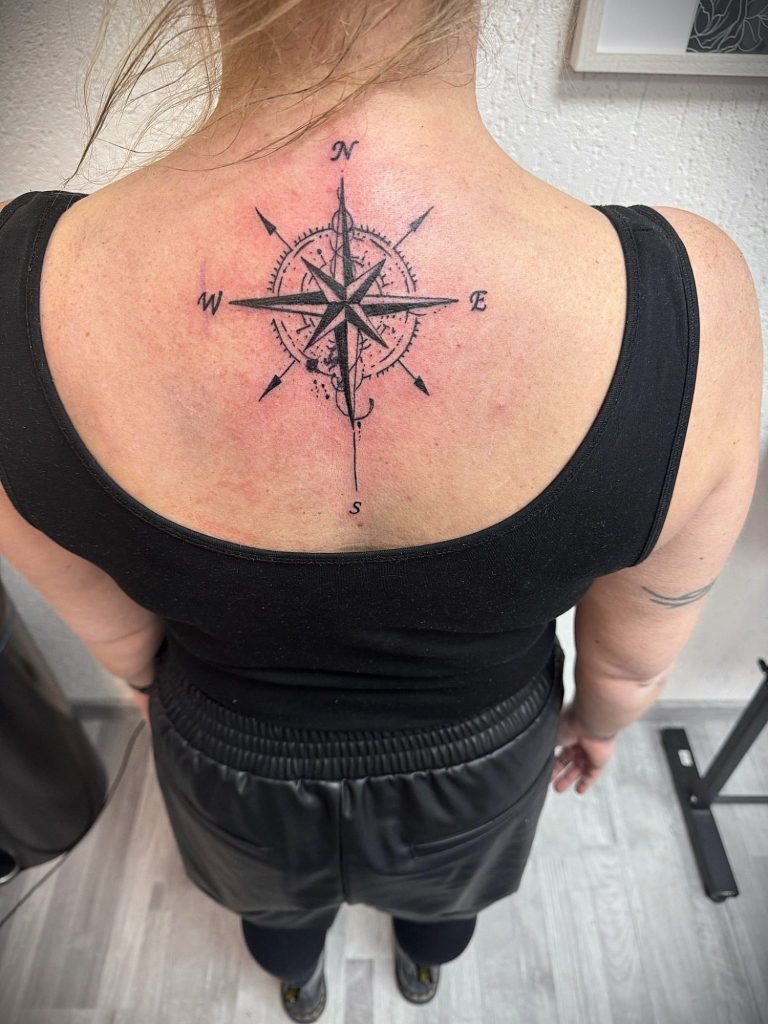 Rückentattoo - Kompas