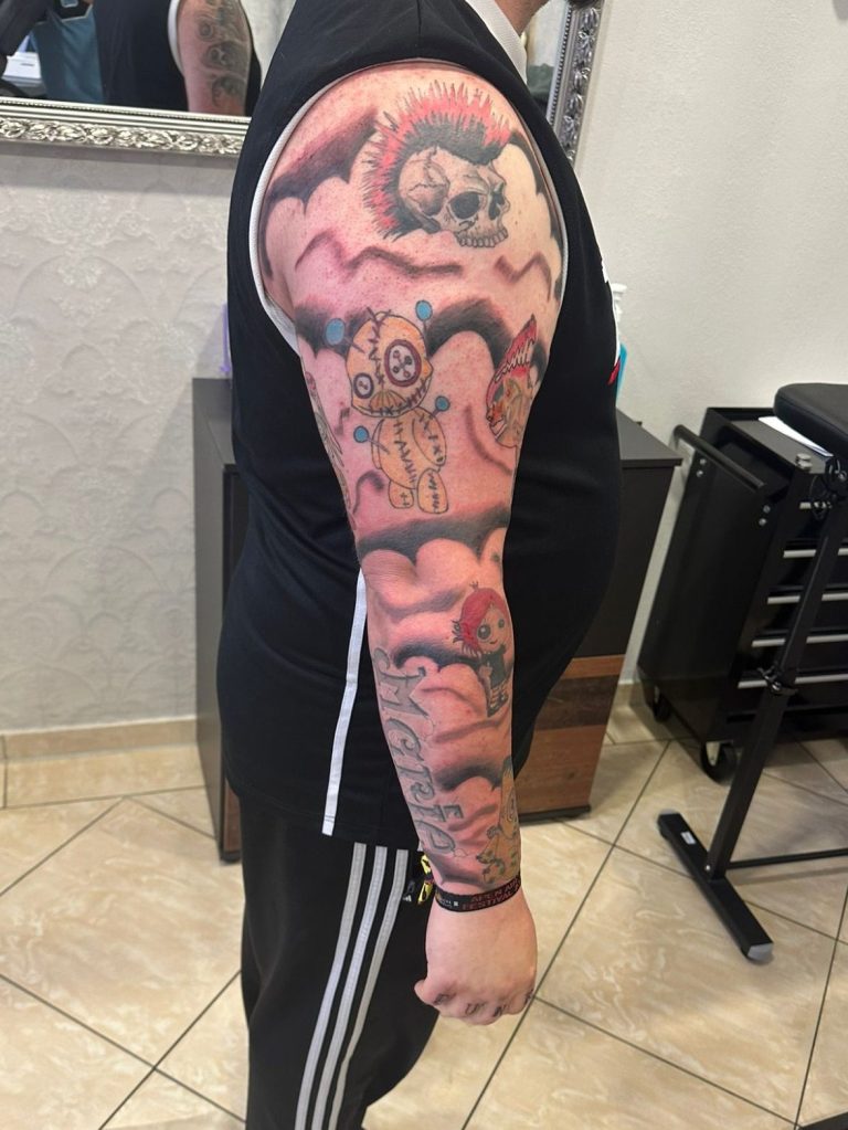 Blitz und Donner Tattoo Arm komplett, bunt, Nordenham