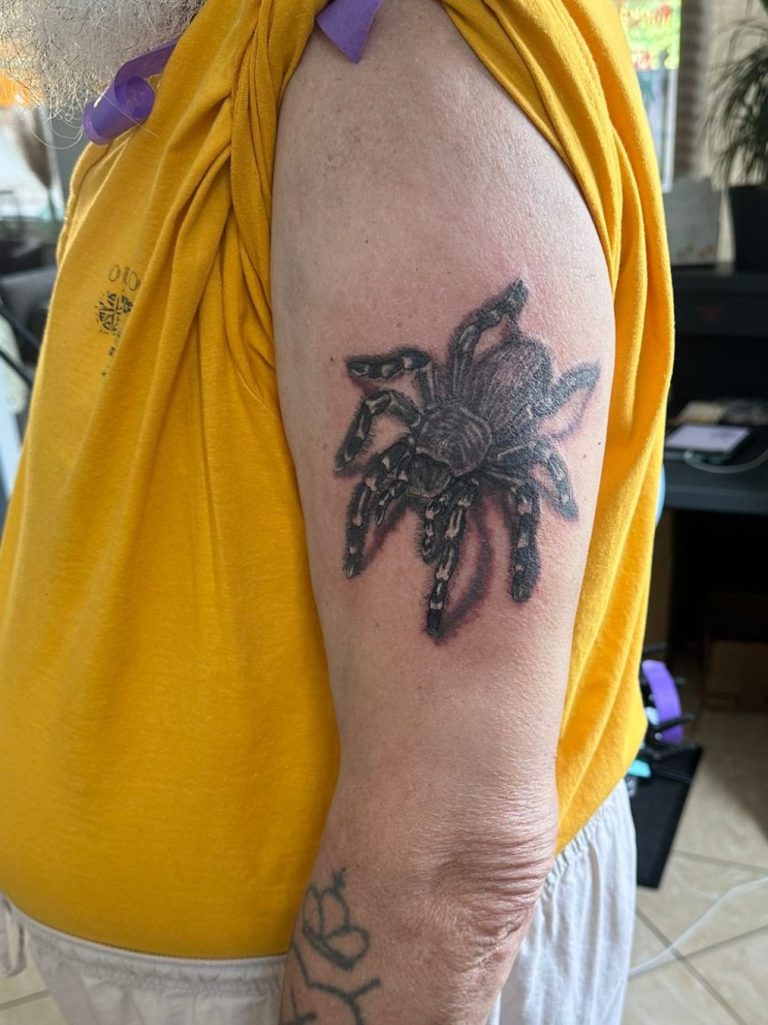 Realistic Tattoo - Spinne, Tiermotiv, Oberarm, Vogelspinne