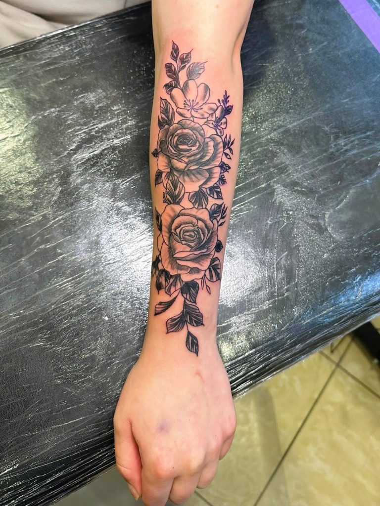 Tattoo - Unterarm - Rosen - Blumentattoo