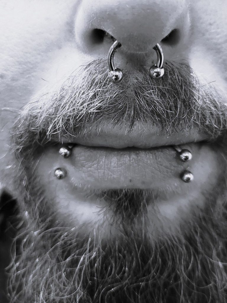 Piercing in Lippe, Unterlippe, Nase, Septum, Snakebites