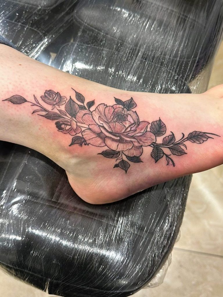 Tattoo - Fuß, Knöchel, Blume, Rosen